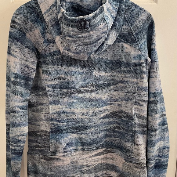 Lululemon Scuba Hoodie - Size 10 - Mesh Scape Multi - Picture 7 of 9
